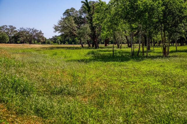 330 N Nassau Road, Round Top, TX 78954