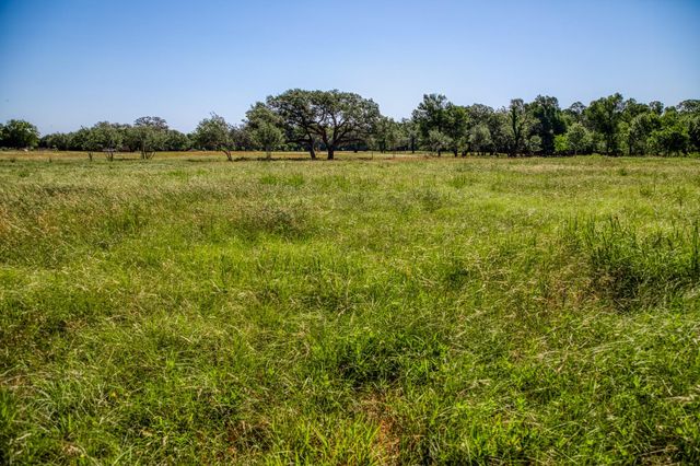 330 N Nassau Road, Round Top, TX 78954