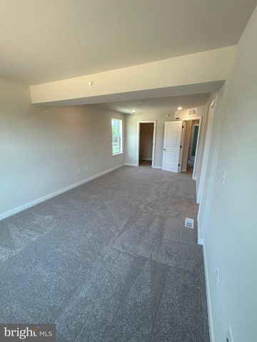 60 MORGANS MILL RD, Sicklerville, NJ 08081