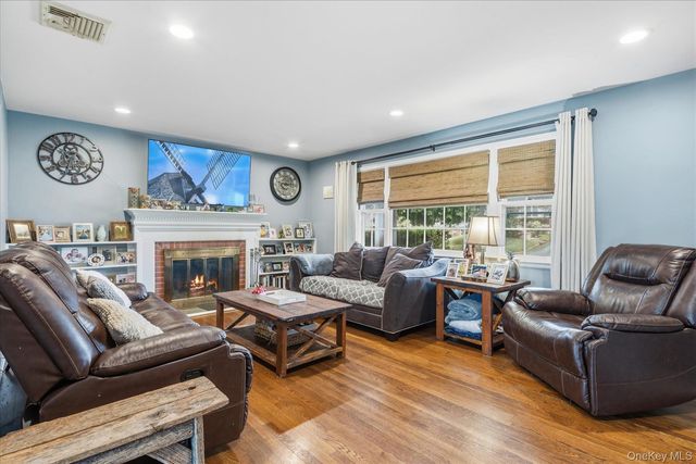 8 Anthony Marangiello Street, Glen Cove, NY 11542