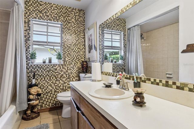 611 N FORSYTH ROAD, Orlando, FL 32807