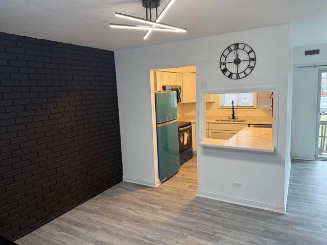 18053 Live Oak Court 1603, Tinley Park, IL 60477