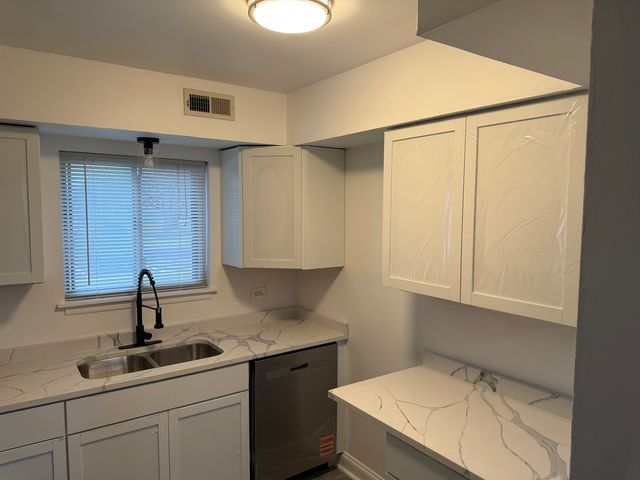 18053 Live Oak Court 1603, Tinley Park, IL 60477