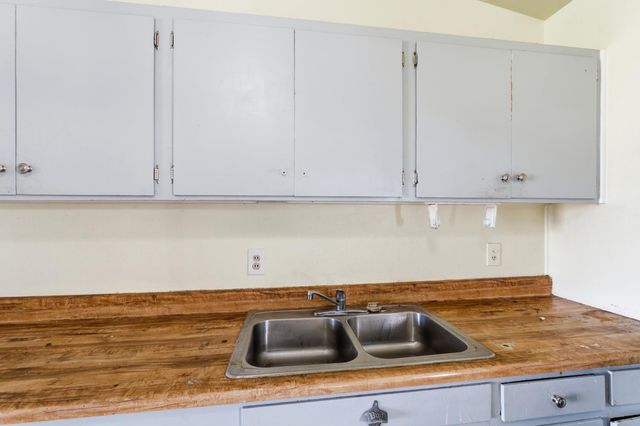 6253 N Glenn Avenue, Fresno, CA 93704