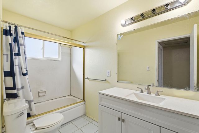 6253 N Glenn Avenue, Fresno, CA 93704