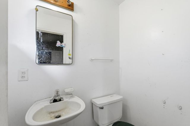 6253 N Glenn Avenue, Fresno, CA 93704