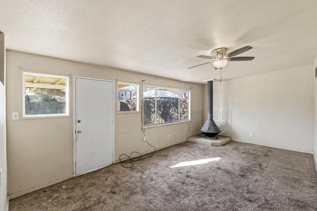 6253 N Glenn Avenue, Fresno, CA 93704