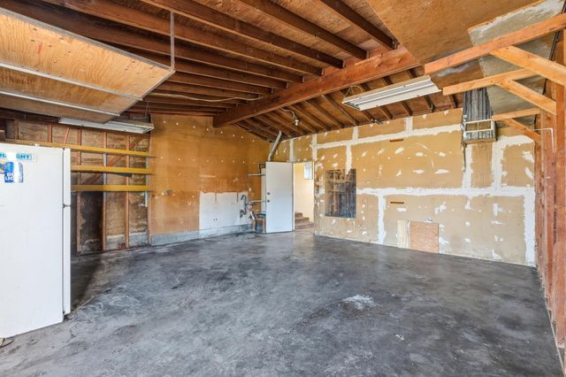 6253 N Glenn Avenue, Fresno, CA 93704