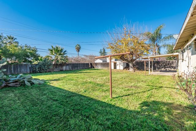 6253 N Glenn Avenue, Fresno, CA 93704