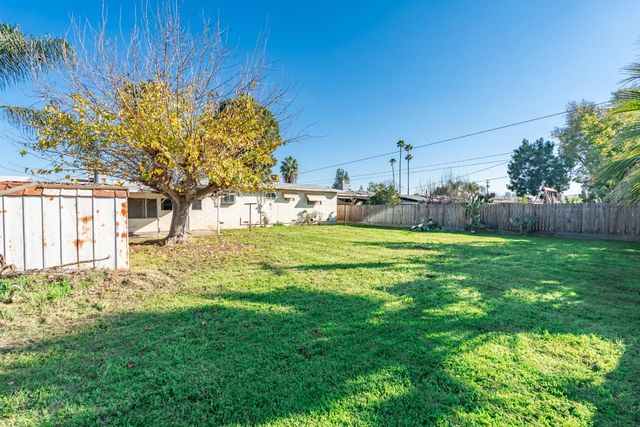6253 N Glenn Avenue, Fresno, CA 93704
