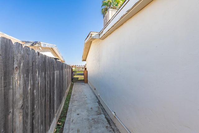 6253 N Glenn Avenue, Fresno, CA 93704