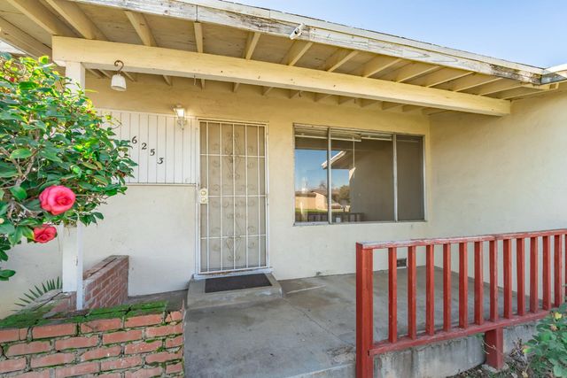 6253 N Glenn Avenue, Fresno, CA 93704