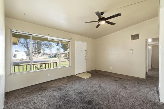 6253 N Glenn Avenue, Fresno, CA 93704