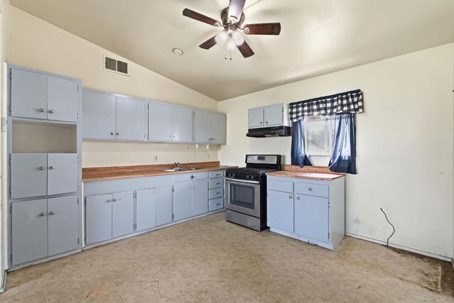 6253 N Glenn Avenue, Fresno, CA 93704