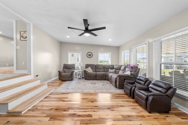 11 Jess Long Ln, Hillsboro, TN 37342