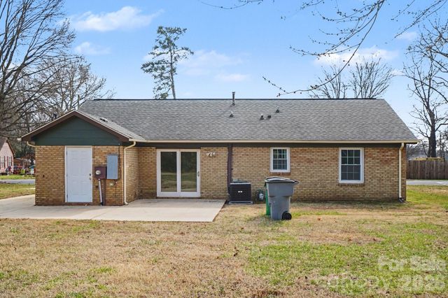 2200 Longdale Drive, Charlotte, NC 28217