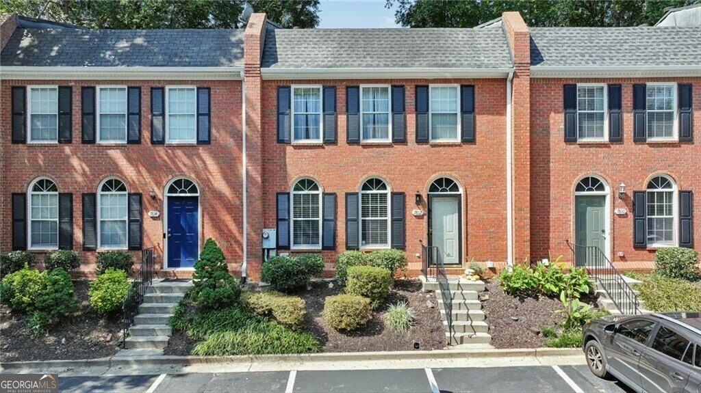 7810 Saint Charles Square, Roswell, GA 30075 — exterior