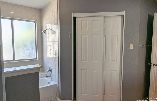 5758 Spring Moon, San Antonio, TX 78247