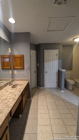 5758 Spring Moon, San Antonio, TX 78247