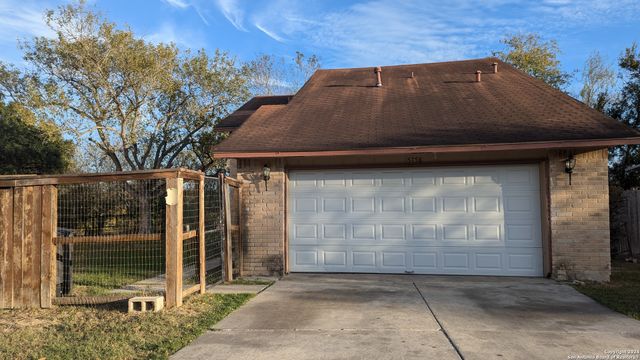 5758 Spring Moon, San Antonio, TX 78247