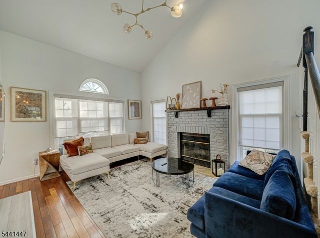 13 Mohawk Trl, Branchburg Twp., NJ 08876