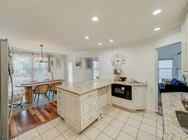 13 Mohawk Trl, Branchburg Twp., NJ 08876