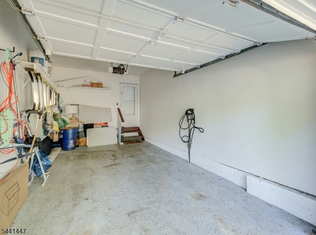 13 Mohawk Trl, Branchburg Twp., NJ 08876