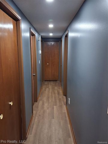 2219 Lakeview Avenue, York Charter Township, MI 48198