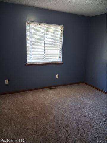 2219 Lakeview Avenue, York Charter Township, MI 48198