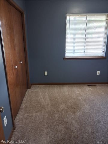 2219 Lakeview Avenue, York Charter Township, MI 48198