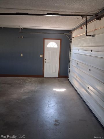 2219 Lakeview Avenue, York Charter Township, MI 48198