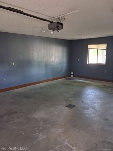 2219 Lakeview Avenue, York Charter Township, MI 48198