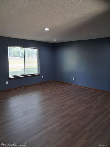 2219 Lakeview Avenue, York Charter Township, MI 48198