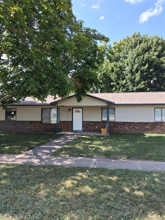2219 Lakeview Avenue, York Charter Township, MI 48198