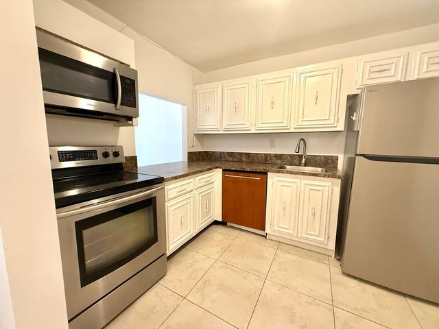 1000 Parkview Drive 316, Hallandale Beach, FL 33009