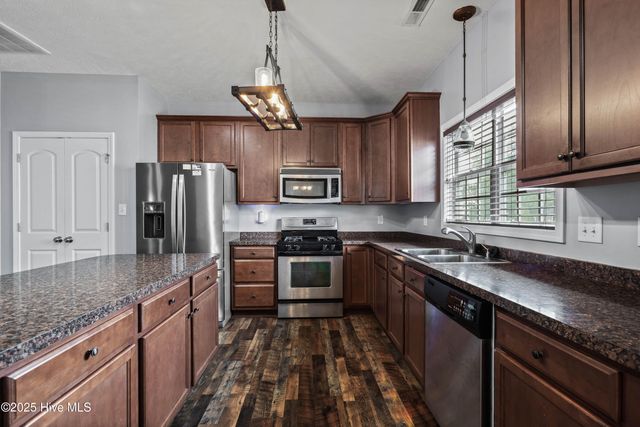 305 Weatherford Drive, Jacksonville, NC 28540
