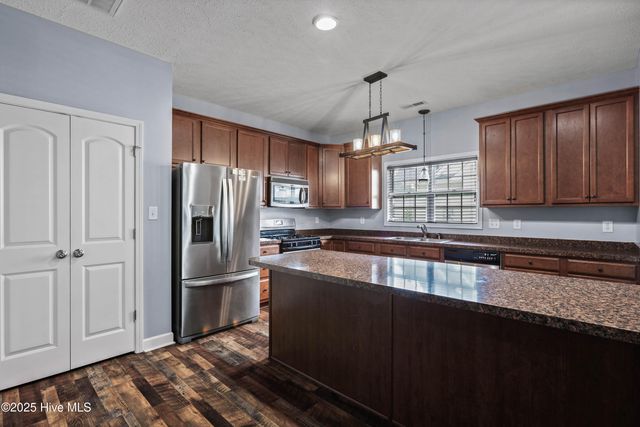 305 Weatherford Drive, Jacksonville, NC 28540