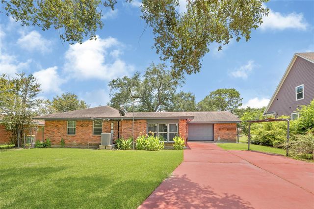 3202 Mckinney Drive, La Marque, TX 77568