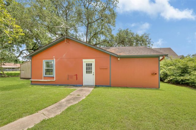 3202 Mckinney Drive, La Marque, TX 77568