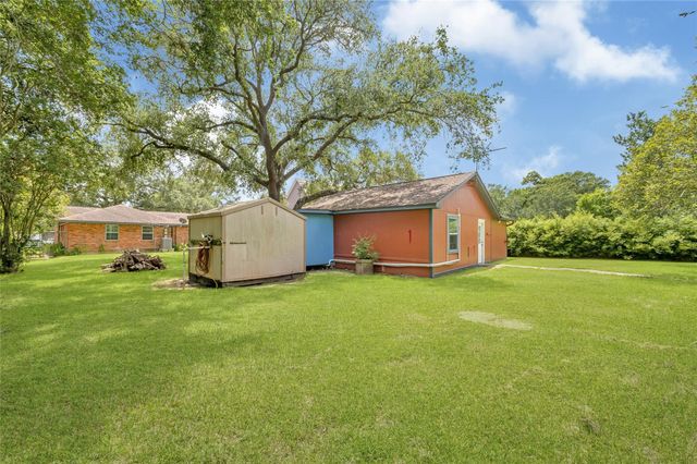 3202 Mckinney Drive, La Marque, TX 77568