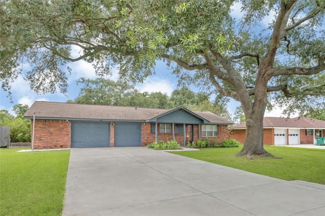 3202 Mckinney Drive, La Marque, TX 77568