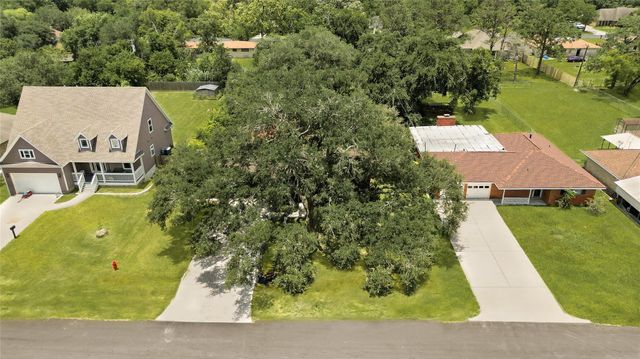 3202 Mckinney Drive, La Marque, TX 77568