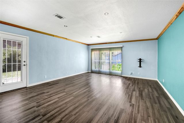 3202 Mckinney Drive, La Marque, TX 77568