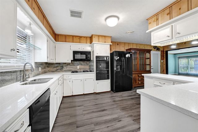 3202 Mckinney Drive, La Marque, TX 77568