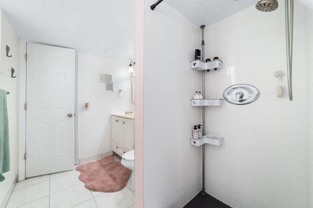1351 NE 40th Place, Oakland Park, FL 33334