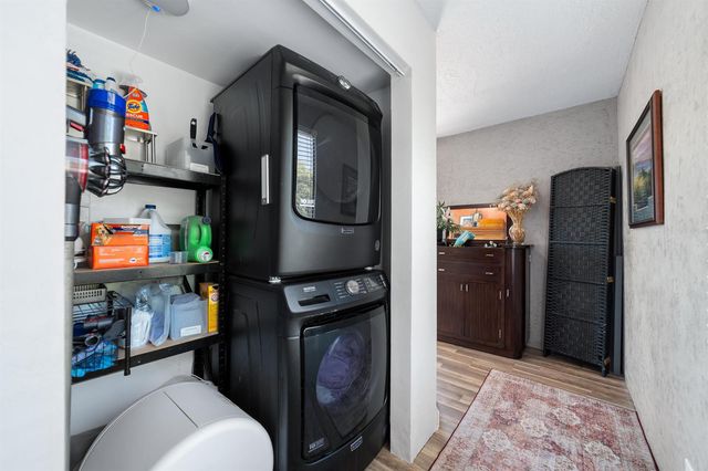 1351 NE 40th Place, Oakland Park, FL 33334