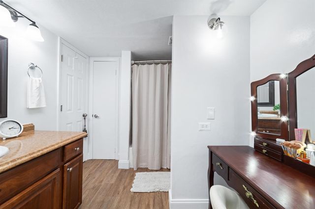 1351 NE 40th Place, Oakland Park, FL 33334