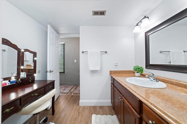 1351 NE 40th Place, Oakland Park, FL 33334