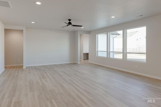 525 Waverly Ave, Middleton, ID 83644