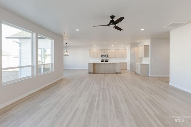 525 Waverly Ave, Middleton, ID 83644